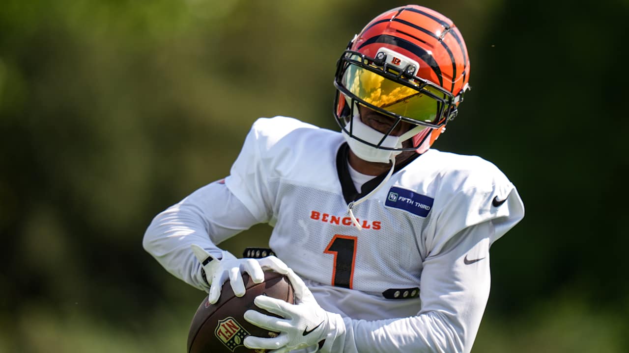 Quick Hits | Ja'Marr Chase's Endless 'Go' Route Vs. Bengals Record Book Pulls Even With Two Of The Greats