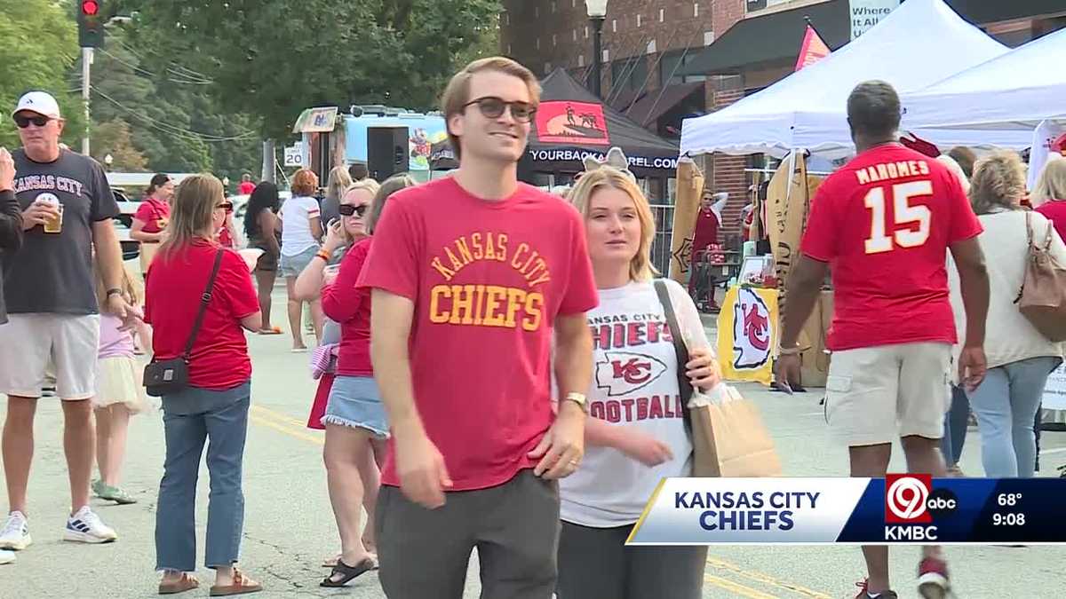 Red Thursday rally paints Overland Park red ahead of Chiefs opener