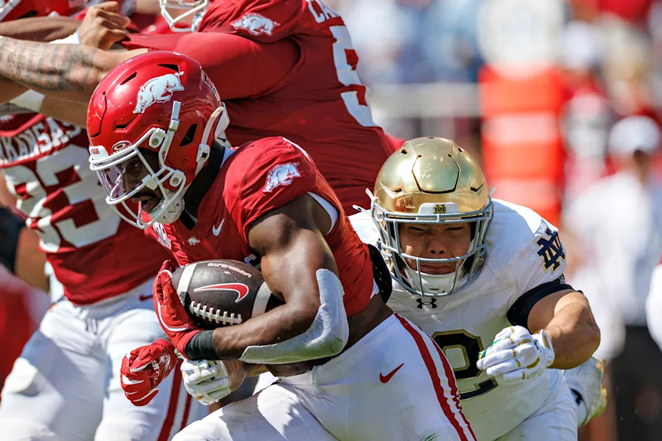 FAYETTEVILLE, ARKANSAS - SEPTEMBER 27: Jordan Botelho #12 of the Notre Dame Fighting Irish chases down and tackles Mike Washington Jr. #4 of the Arkansas Razorbacks in the first half at Donald W. Reynolds Razorback Stadium on September 27, 2025 in Fayetteville, Arkansas. (Photo by Wesley Hitt/Getty Images)