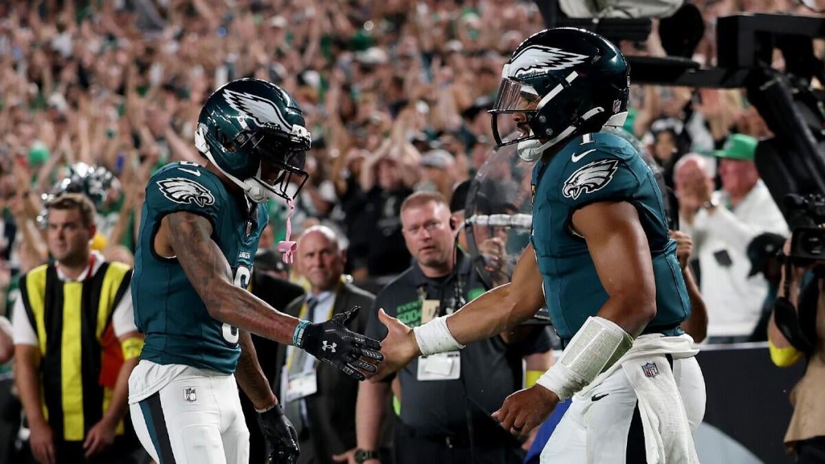 Eagles survive rough start, valiant Cowboys effort as Dallas is plagued by key mistakes in season opener