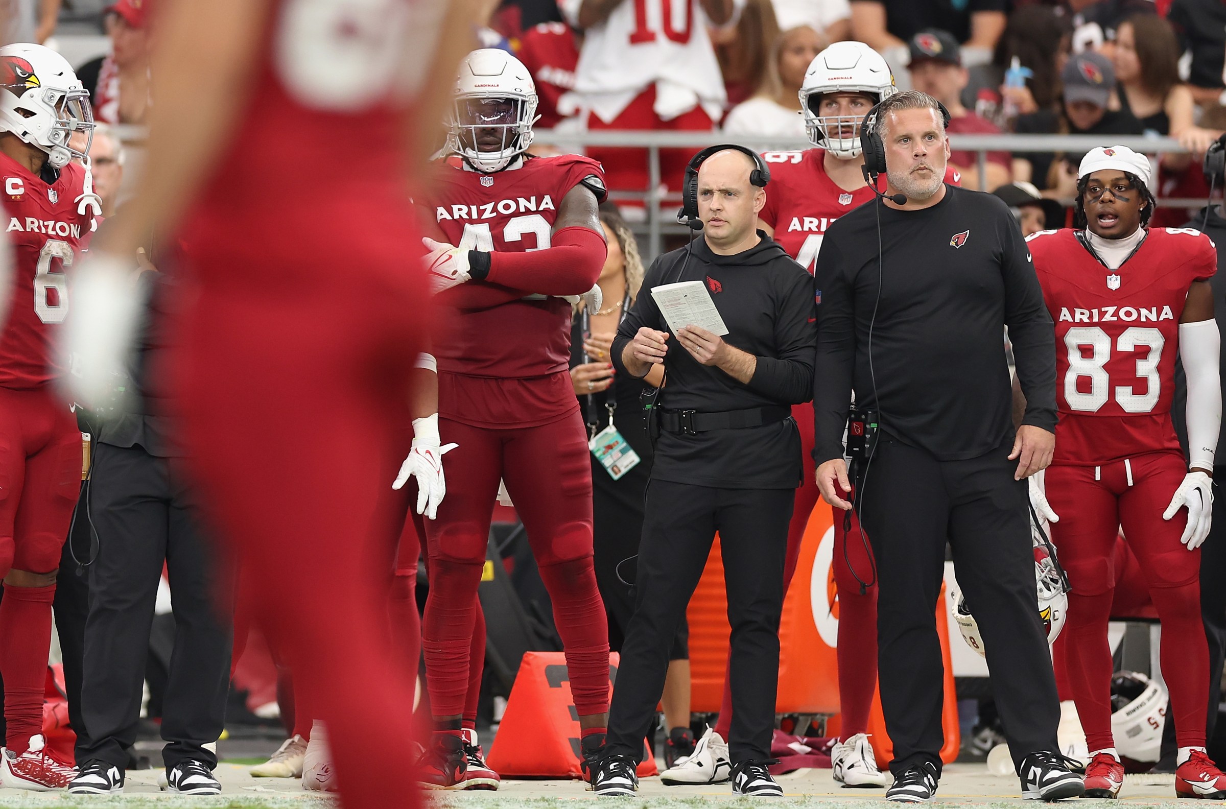 GLENDALE, ARIZONA - SEPTEMBER 17: Offensive coordinator Drew Petzing of the Arizona Cardinals watches from sidelines during the NFL game at State Farm Stadium on September 17, 2023 in Glendale, Arizona. The Giants defeated the Cardinals 31-28. (Photo by Christian Petersen/Getty Images)