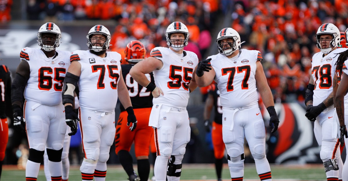 Browns practice squad elevations vs Packers: Joel Bitonio, Jack Conklin indications, DeAndre Carter healthy