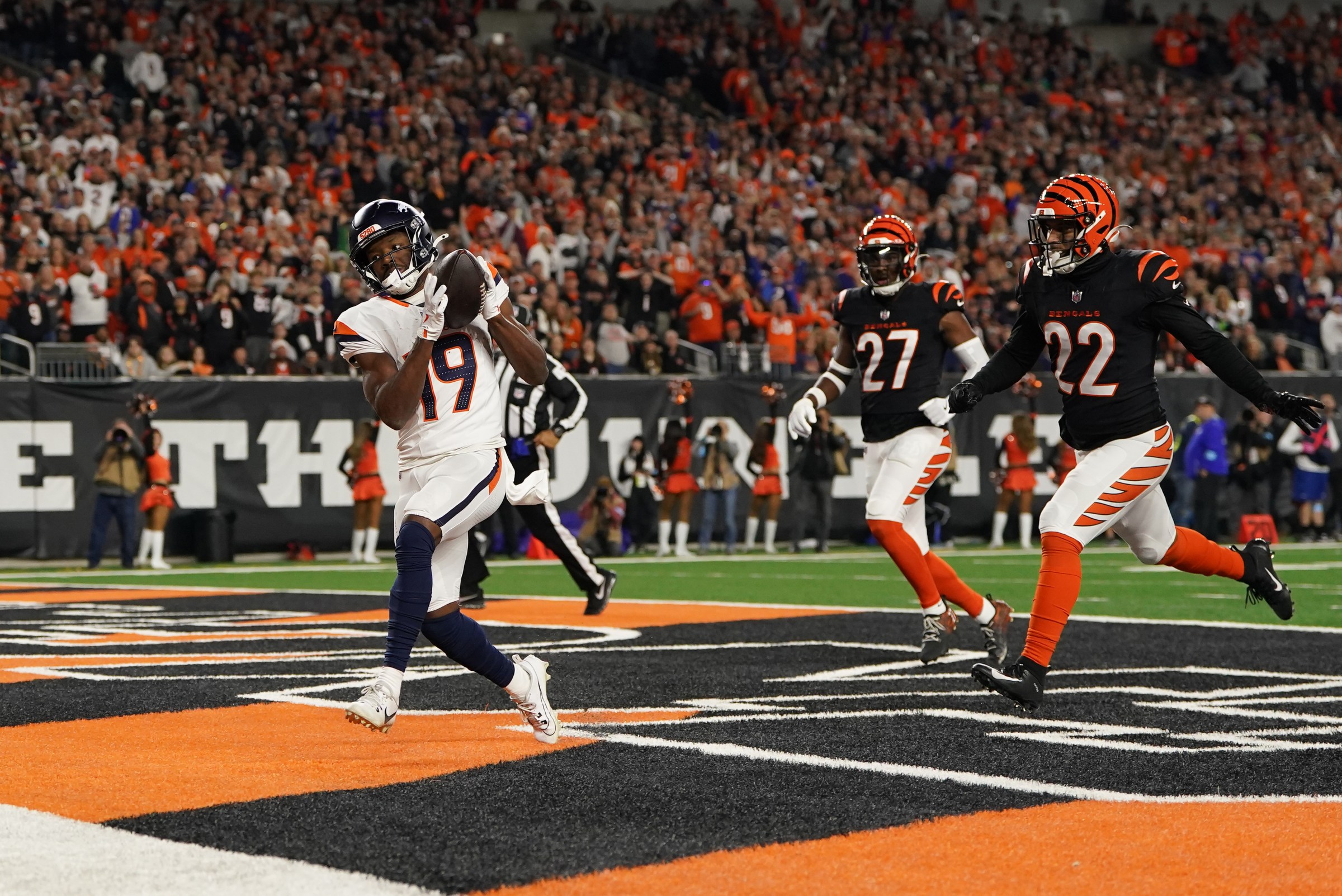 CINCINNATI, OHIO - DECEMBER 28: Marvin Mims Jr. #19 of the Denver Broncos catches a touchdown pass during the fourth quarter against the Cincinnati Bengals at Paycor Stadium on December 28, 2024 in Cincinnati, Ohio. (Photo by Dylan Buell/Getty Images)