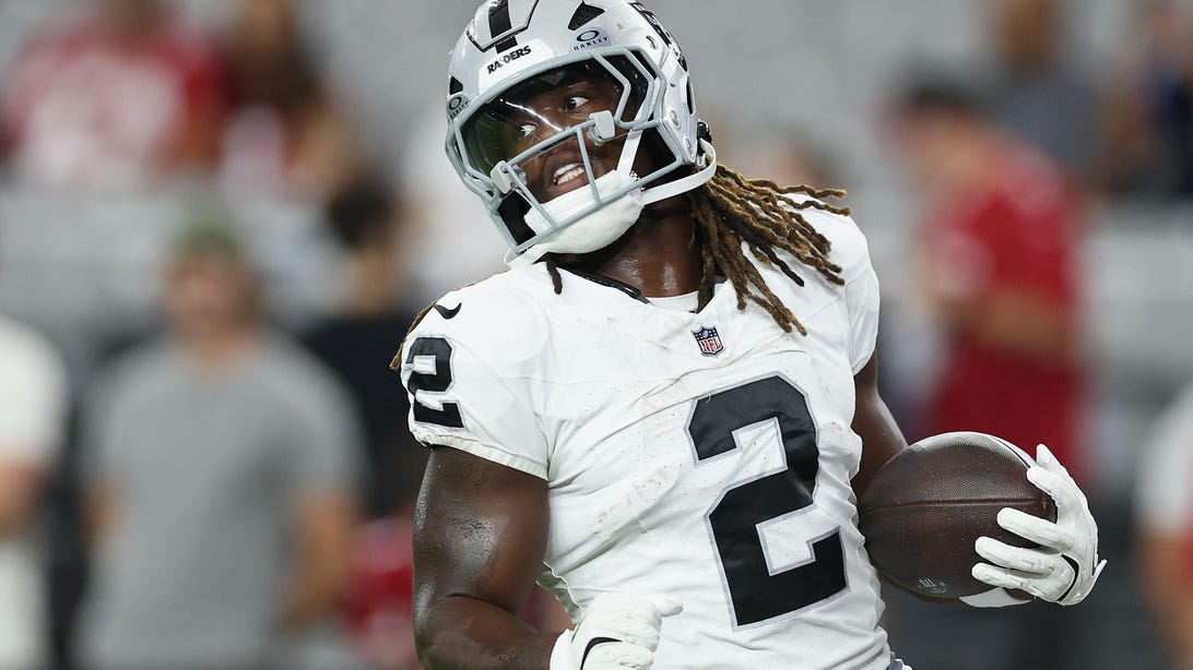 GLENDALE, ARIZONA - AUGUST 23: Running back Ashton Jeanty #2 of the Las Vegas Raiders warms up before the NFL preseason 2025 game against the Arizona Cardinals at State Farm Stadium on August 23, 2025 in Glendale, Arizona.