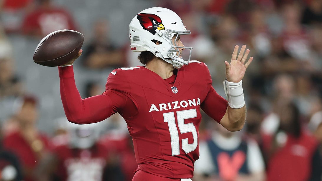 GLENDALE, ARIZONA - AUGUST 23: Quarterback Clayton Tune #15 of the Arizona Cardinals throws a pass during the NFL preseason 2025 game against the Las Vegas Raiders at State Farm Stadium on August 23, 2025 in Glendale, Arizona. The Cardinals defeated the Raiders 20-10.