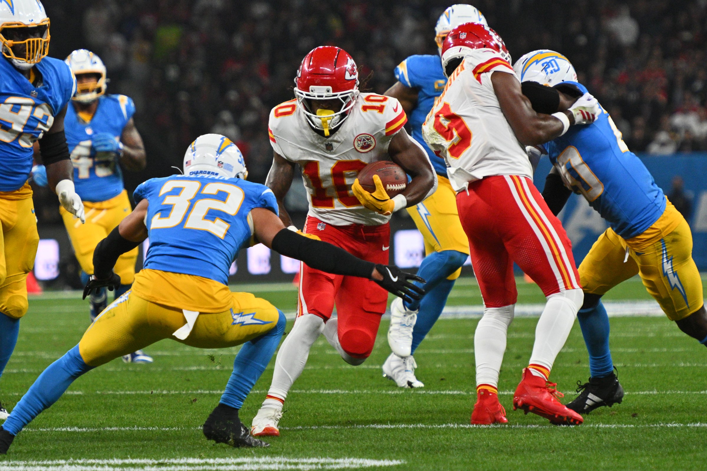 SAO PAULO, BRAZIL - SEPTEMBER 5: Kansas City Chiefs running back Isiah Pacheco #10 runs the ball during to the NFL game between Los Angeles Chargers and Kansas City Chiefs on September 5, 2025, at Corinthians Arena in Sao Paulo, Brazil. (Photo by Leandro Bernardes/PxImages/Icon Sportswire via Getty Images)