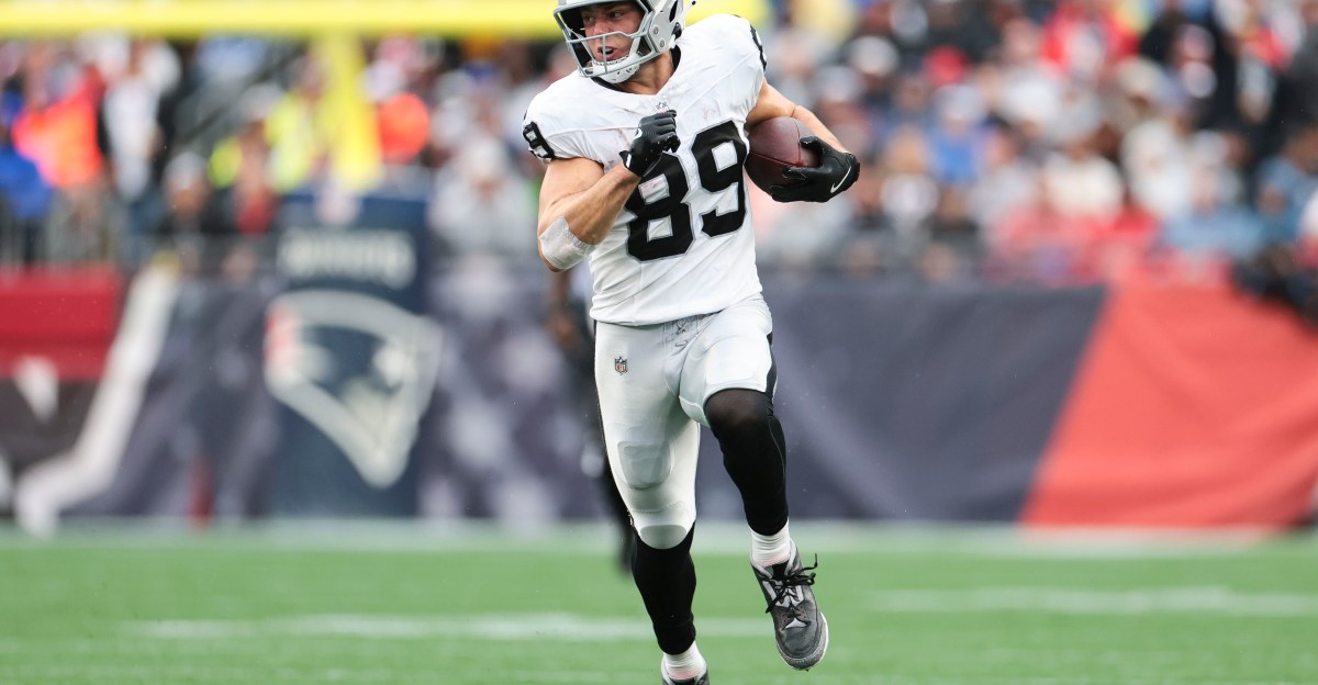 Raiders news: Brock Bowers, Elandon Roberts don’t practice Thursday