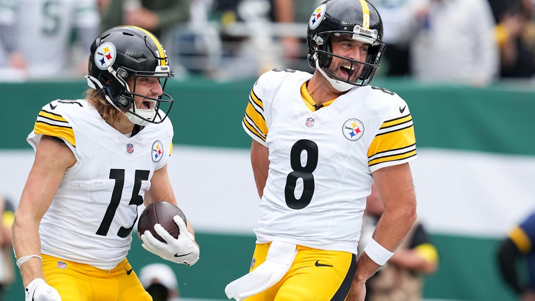 EAST RUTHERFORD, NEW JERSEY - SEPTEMBER 07: Aaron Rodgers #8 celebrates with Ben Skowronek #15 of the Pittsburgh Steelers after throwing a touchdown pass to Skowronek during the first quarter at MetLife Stadium on September 07, 2025 in East Rutherford, New Jersey.