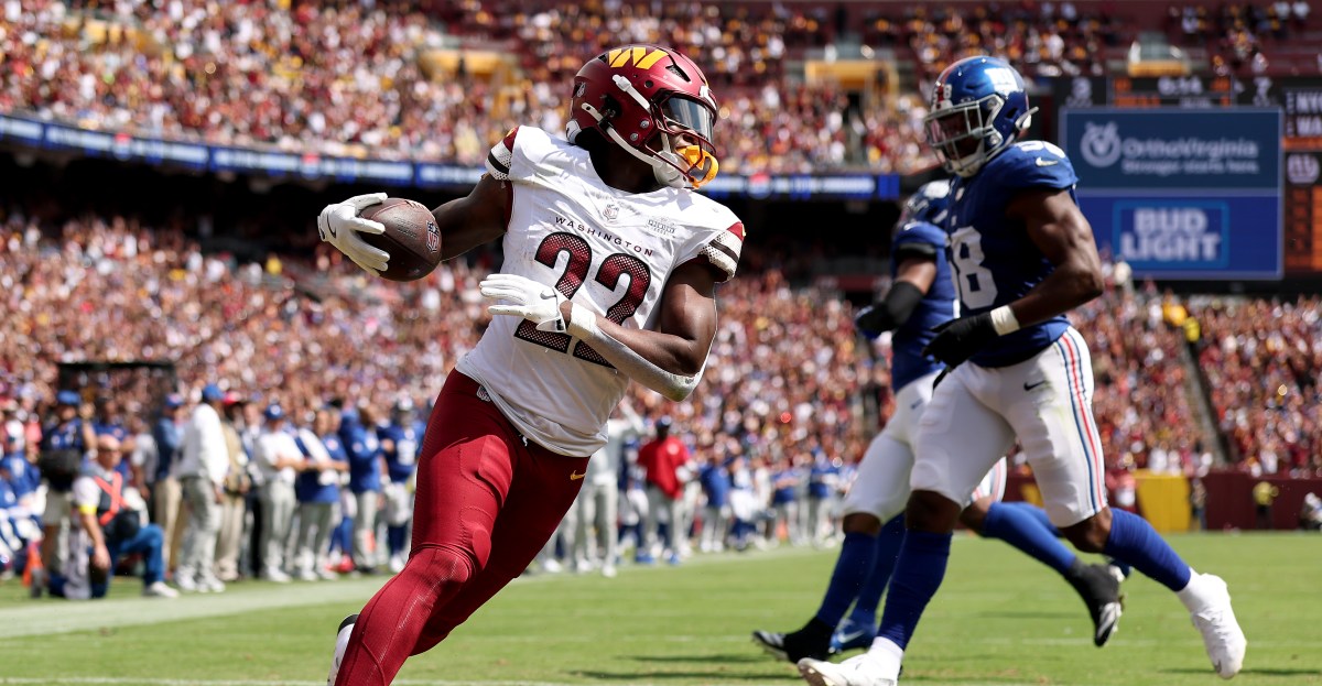 Vote for RB Bill Croskey-Merritt as the Pepsi Zero NFL Rookie of the Week for his performance in the win over the Giants