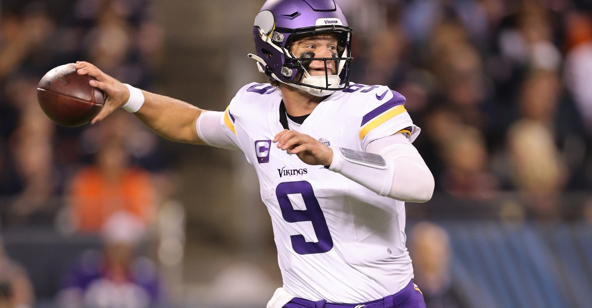 J.J. McCarthy breaks NFL records in 4th quarter to help Vikings beat Bears