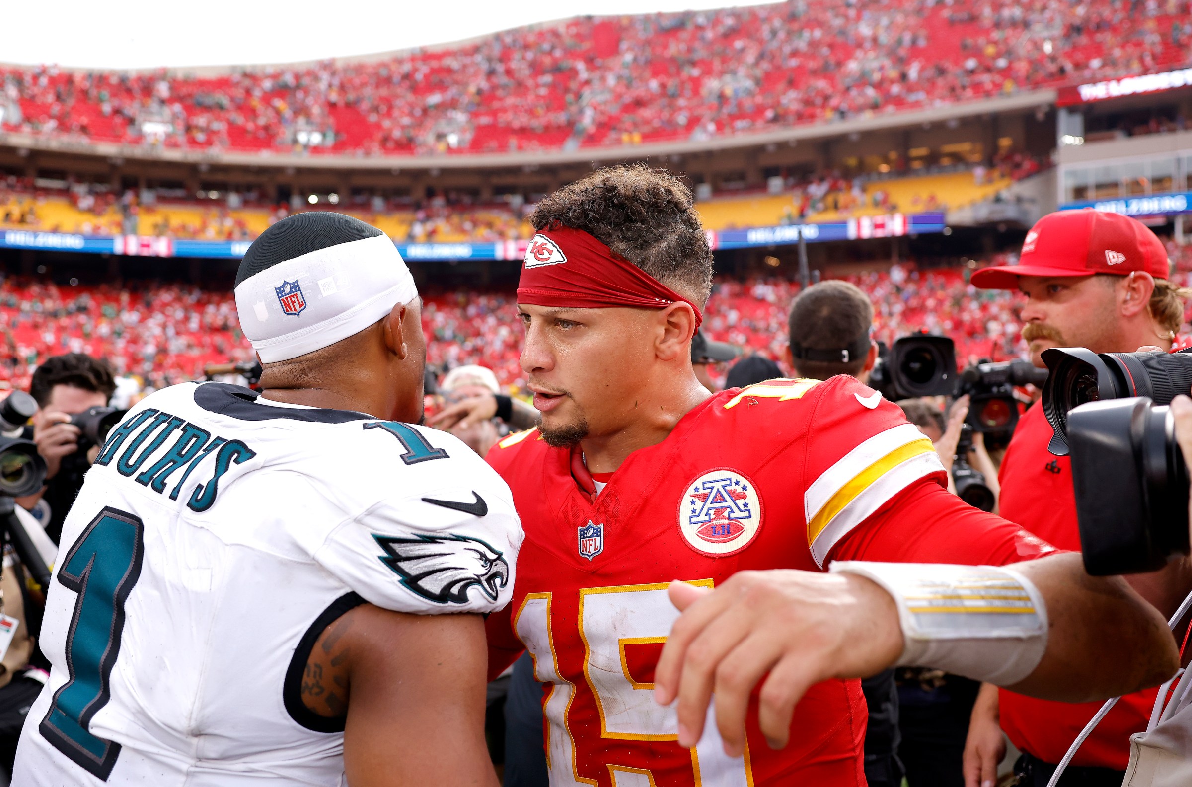 KANSAS CITY, MISSOURI - SEPTEMBER 14: Patrick Mahomes #15 of the Kansas City Chiefs congratulates Jalen Hurts #1 of the Philadelphia Eagles after the game at Arrowhead Stadium on September 14, 2025 in Kansas City, Missouri. (Photo by David Eulitt/Getty Images)