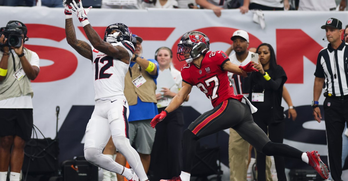 Texans WR Nico Collins makes incredible catch for first TD of season