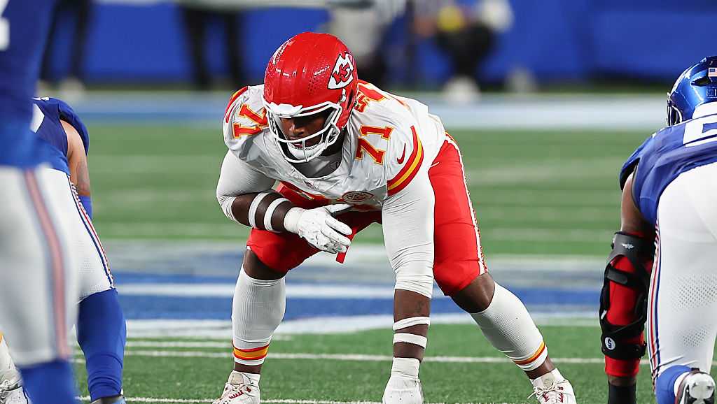 Reid, Mahomes say Chiefs’ offensive line is improving