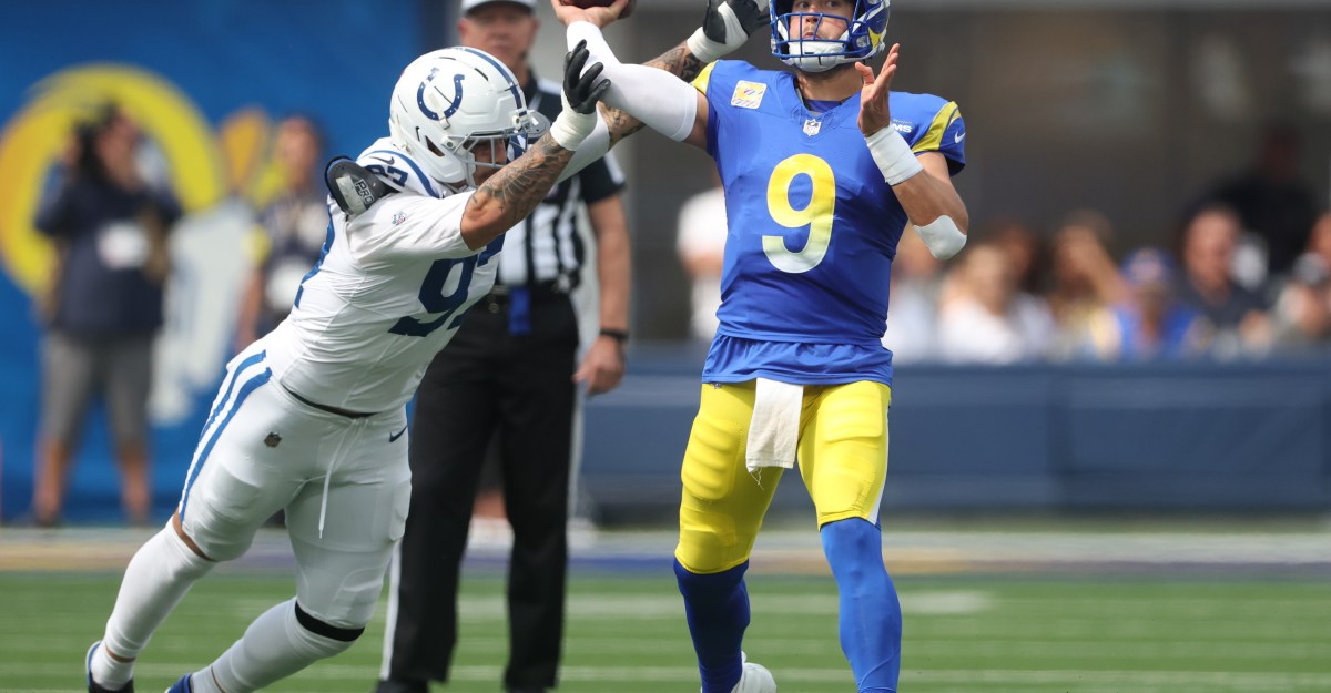 Laiatu Latu Shines with Career Day vs Rams