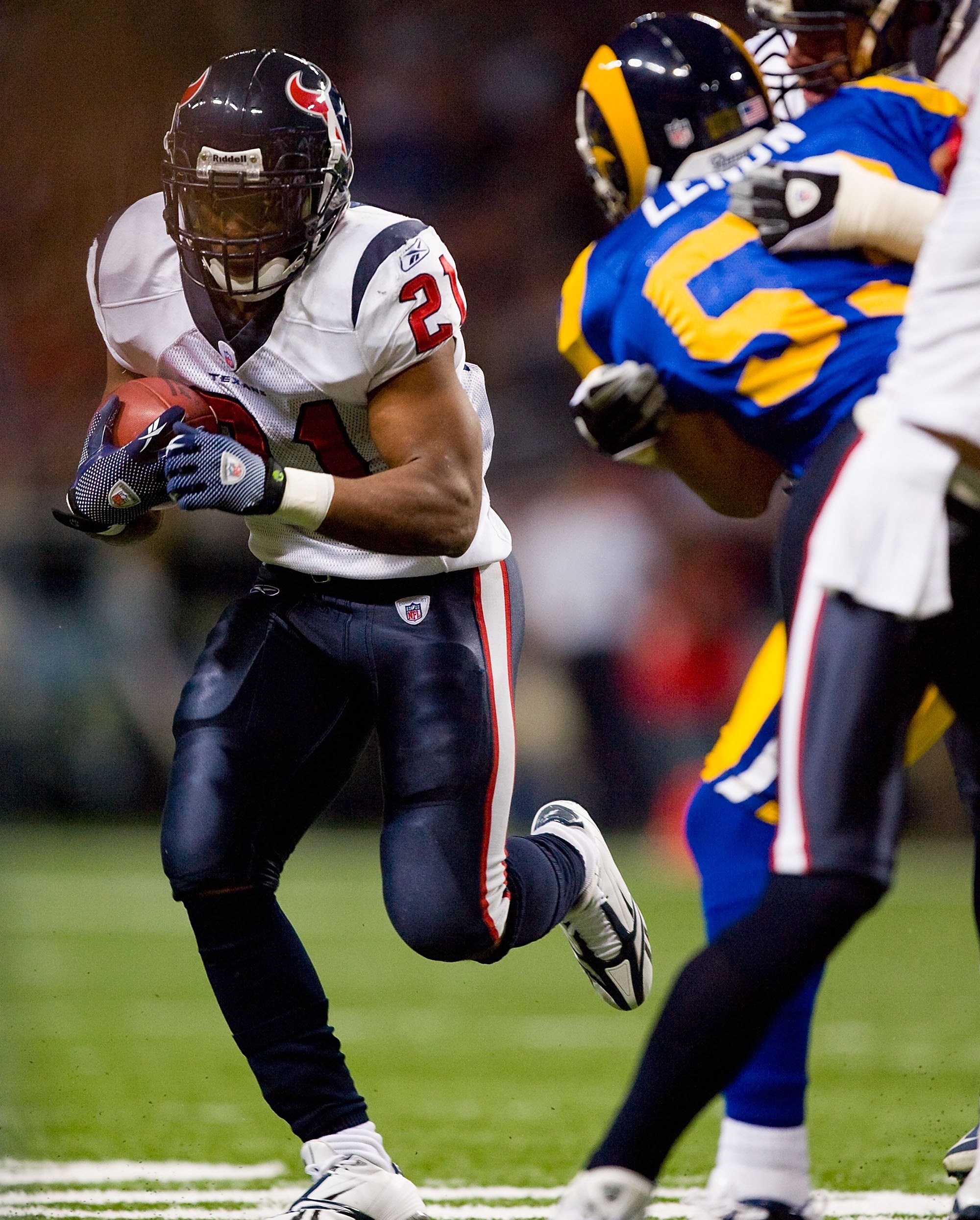 ST. LOUIS - DECEMBER 20: Ryan Moats #21 of the Houston Texans carries the ball during the game against the St. Louis Rams at Edward Jones Dome on December 20, 2009 in St. Louis, Missouri. (Photo by Dilip Vishwanat/Getty Images)