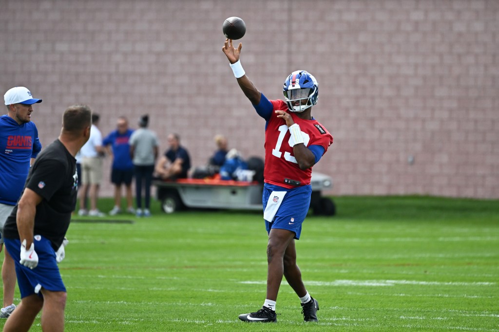 Giants quarterback Jameis Winston (19) throws a pass at practice in East Rutherford, N.J. 
