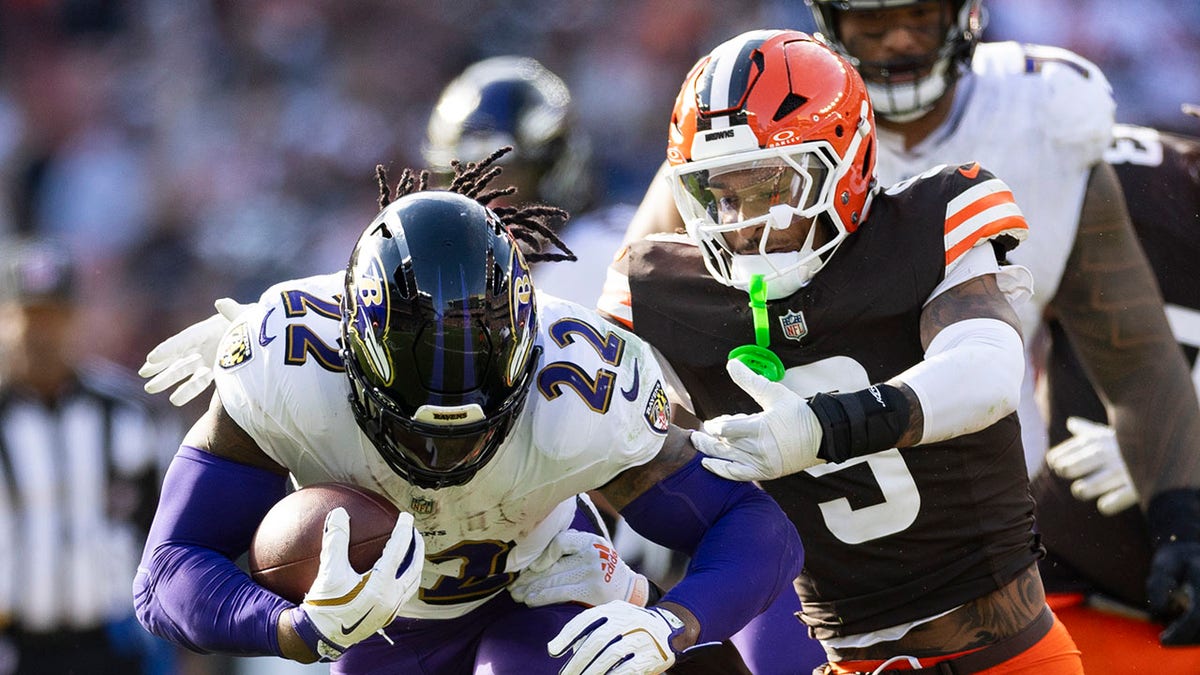 Grant Delpit tackles Derrick Henry