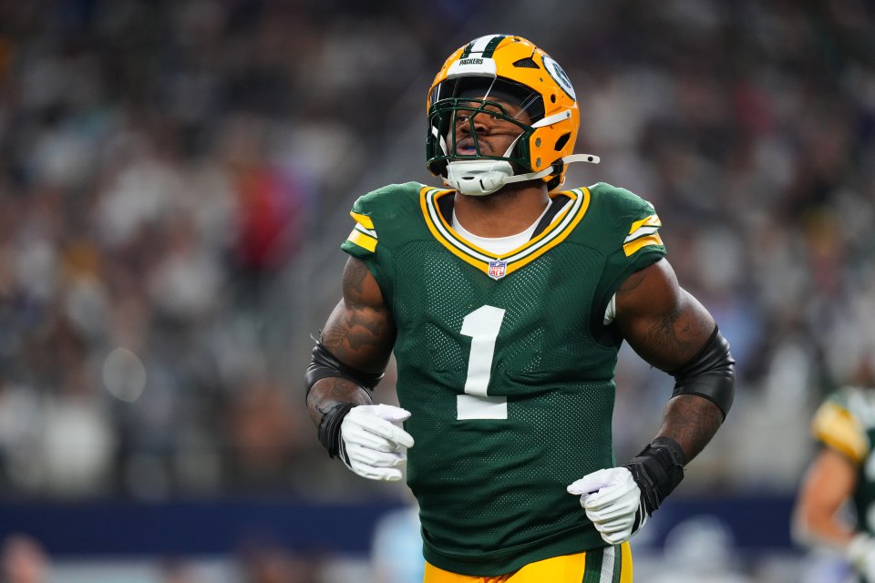 Micah Parsons, Green Bay Packers defensive end, jogs to the sideline.