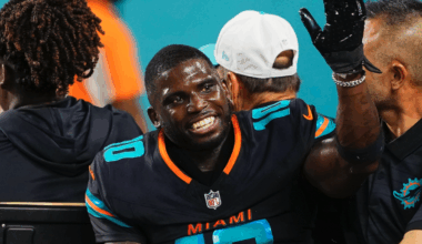 Dolphins' Tyreek Hill suffers season-ending knee injury in win vs. Jets on MNF
