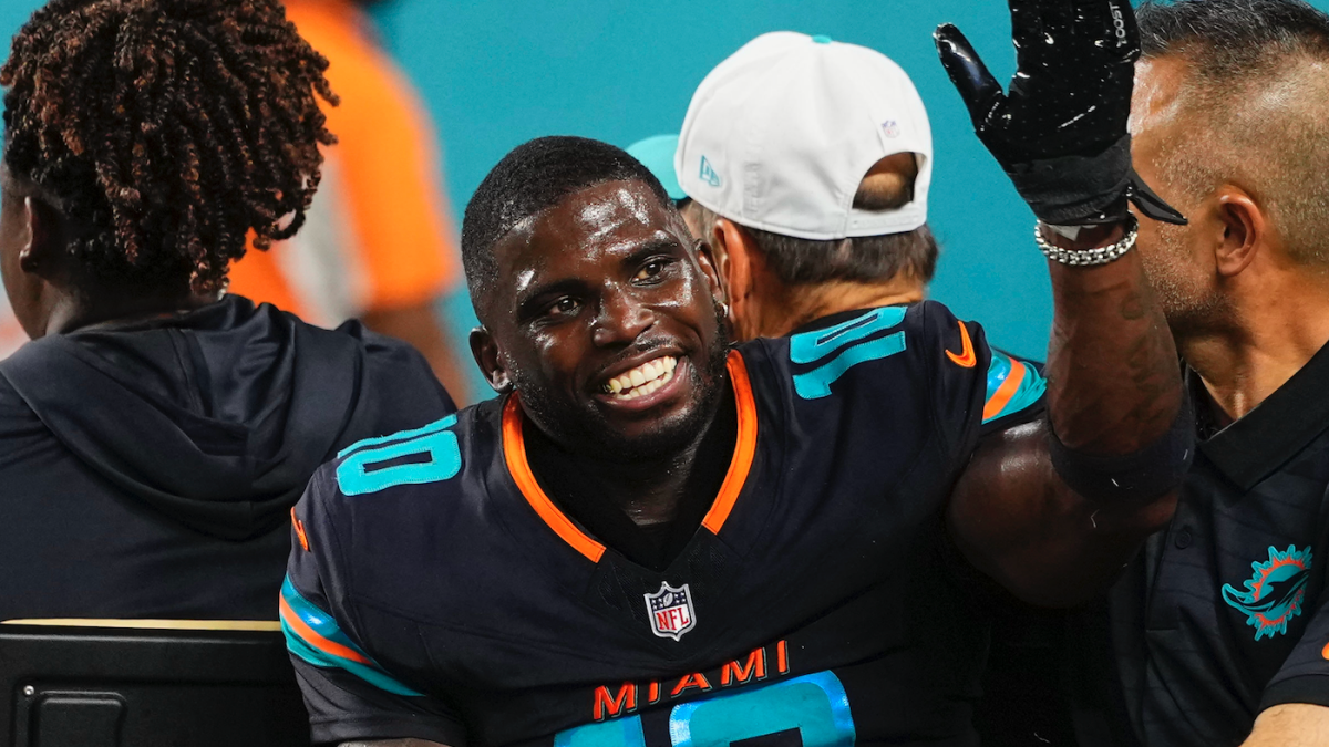 Dolphins' Tyreek Hill suffers season-ending knee injury in win vs. Jets on MNF