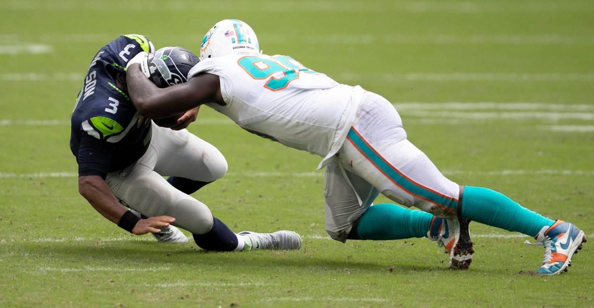 Former first-round pick Shaq Lawson among 4 Seattle Seahawks tryouts