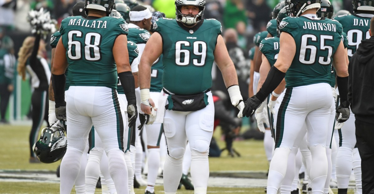 Landon Dickerson injury: Eagles guard leaves Cowboys game early