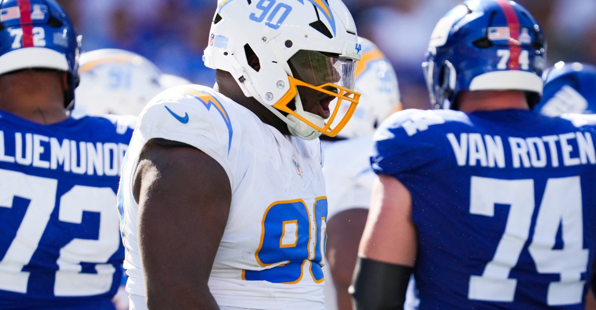 Chargers News: Tyreek Hill dislocated his knee vs. Jets