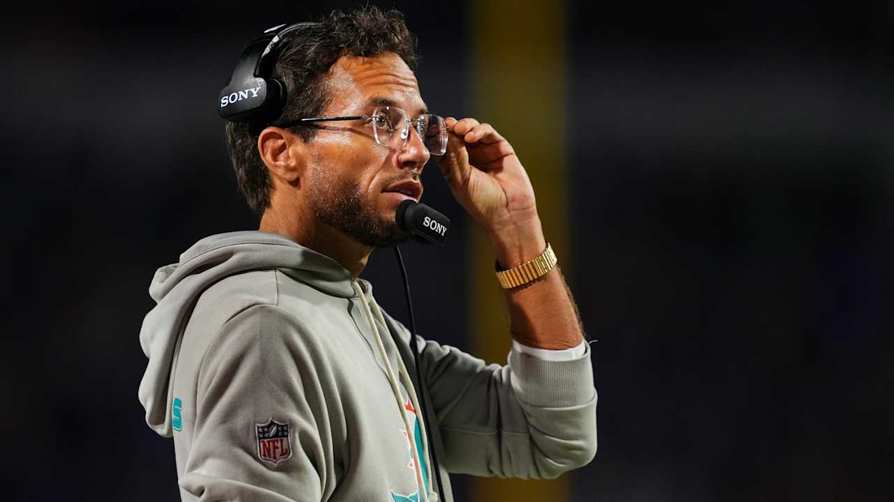 Dolphins to be patient with coach Mike McDaniel amid winless start to 2025 season