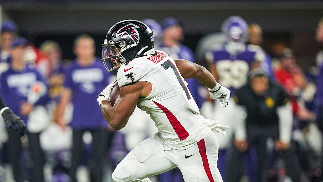 Bijan Robinson is off to the races