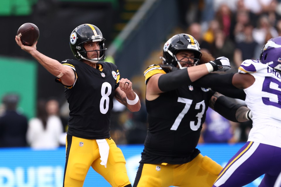 Pittsburgh Steelers quarterback Aaron Rodgers (8) makes a throw during an NFL game.