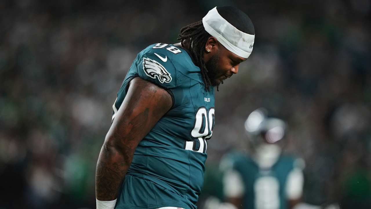 Eagles DT Jalen Carter ejected before playing snap after spitting on Cowboys QB Dak Prescott in season opener
