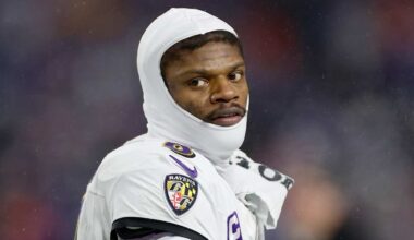 Ravens QB Lamar Jackson apologizes to fan he exchanged shoves with during Sunday's game