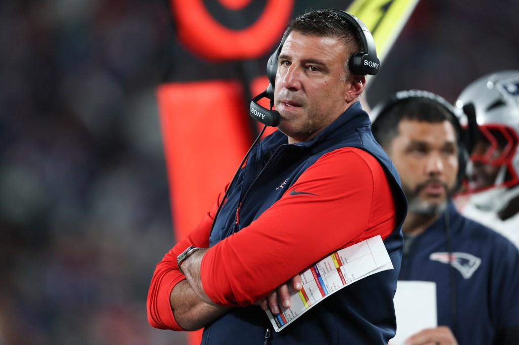Mike Vrabel, New England Patriots head coach, during a game.