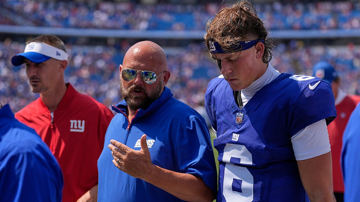 Jaxson Dart speaks with Brian Daboll