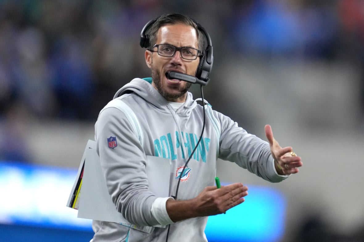 NFL Insider Warns Dolphins’ Mike McDaniel Is Coaching for His Job on MNF
