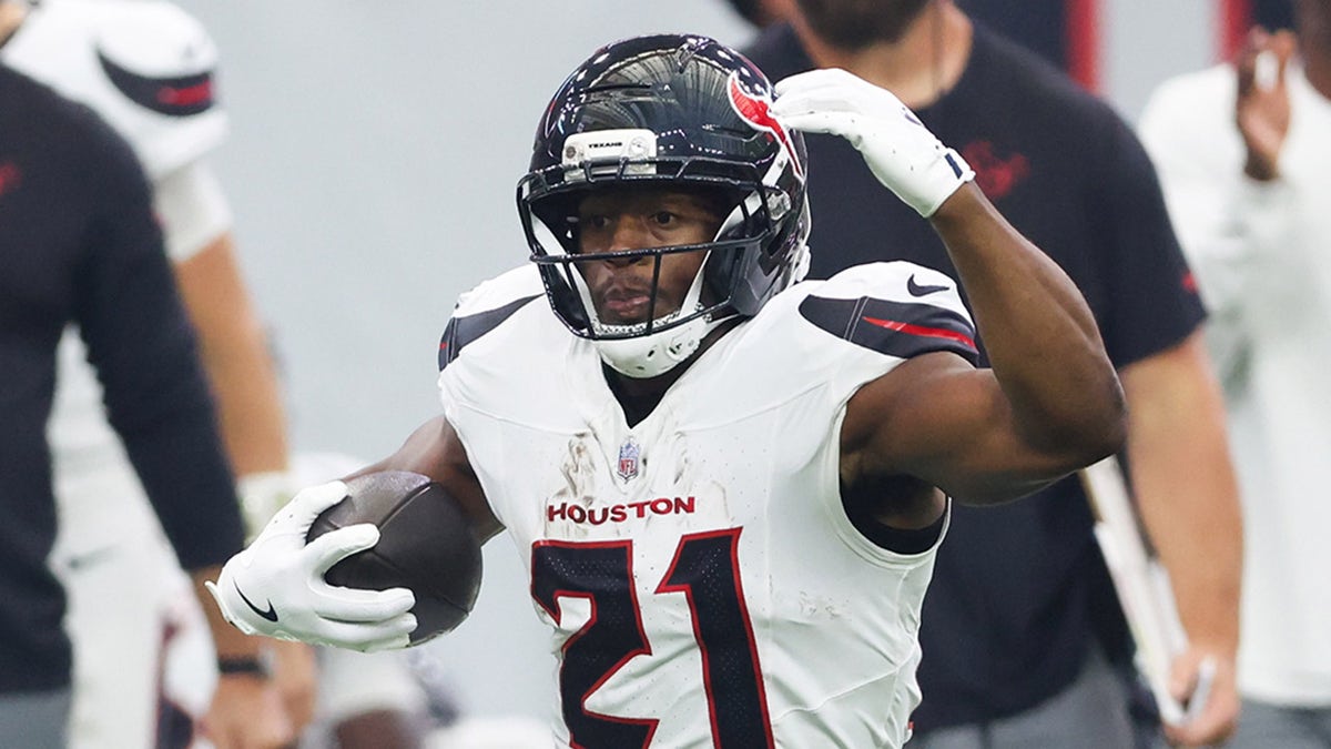 Nick Chubb runs with football