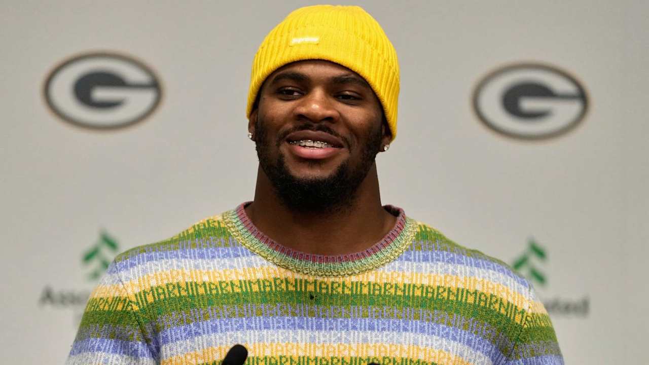 Packers' Micah Parsons (back; questionable) expected to play vs. Lions