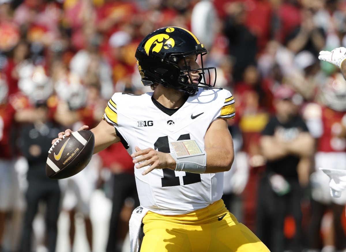 Quarterback Mark Gronowski