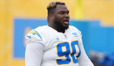 Source: Chargers' Teair Tart fined for slapping Travis Kelce