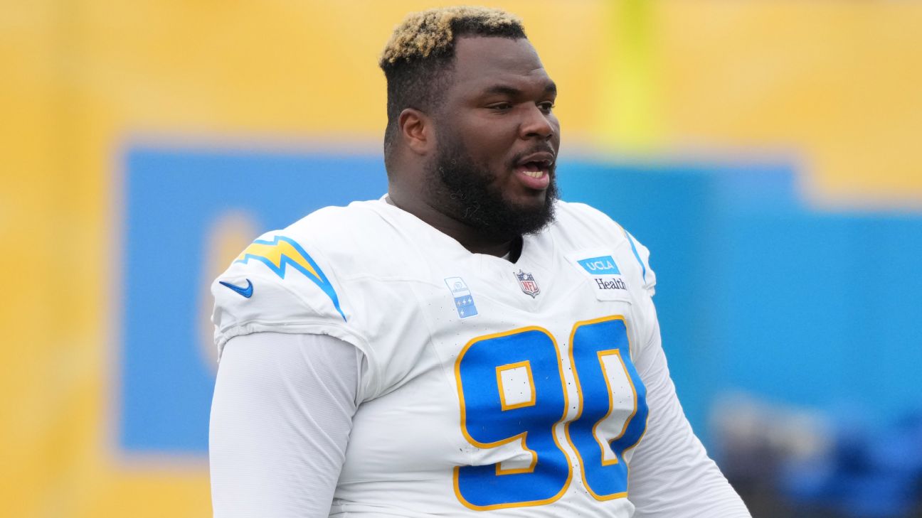 Source: Chargers' Teair Tart fined for slapping Travis Kelce