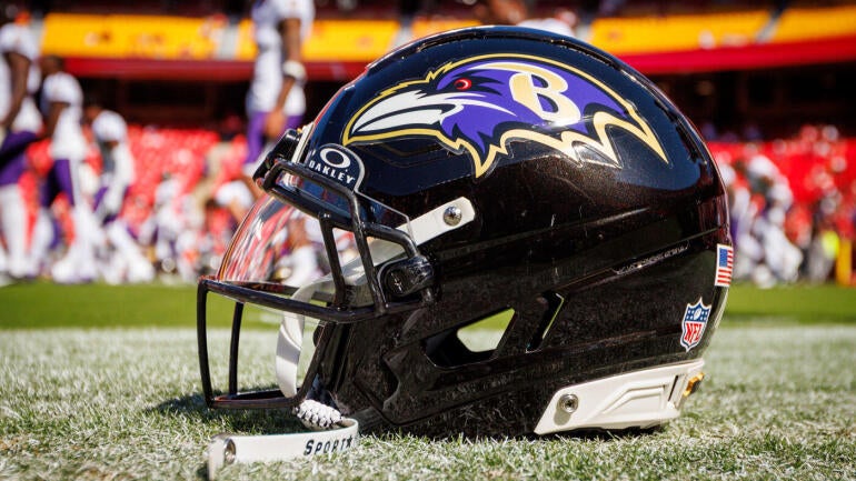 ravens-helmet.jpg