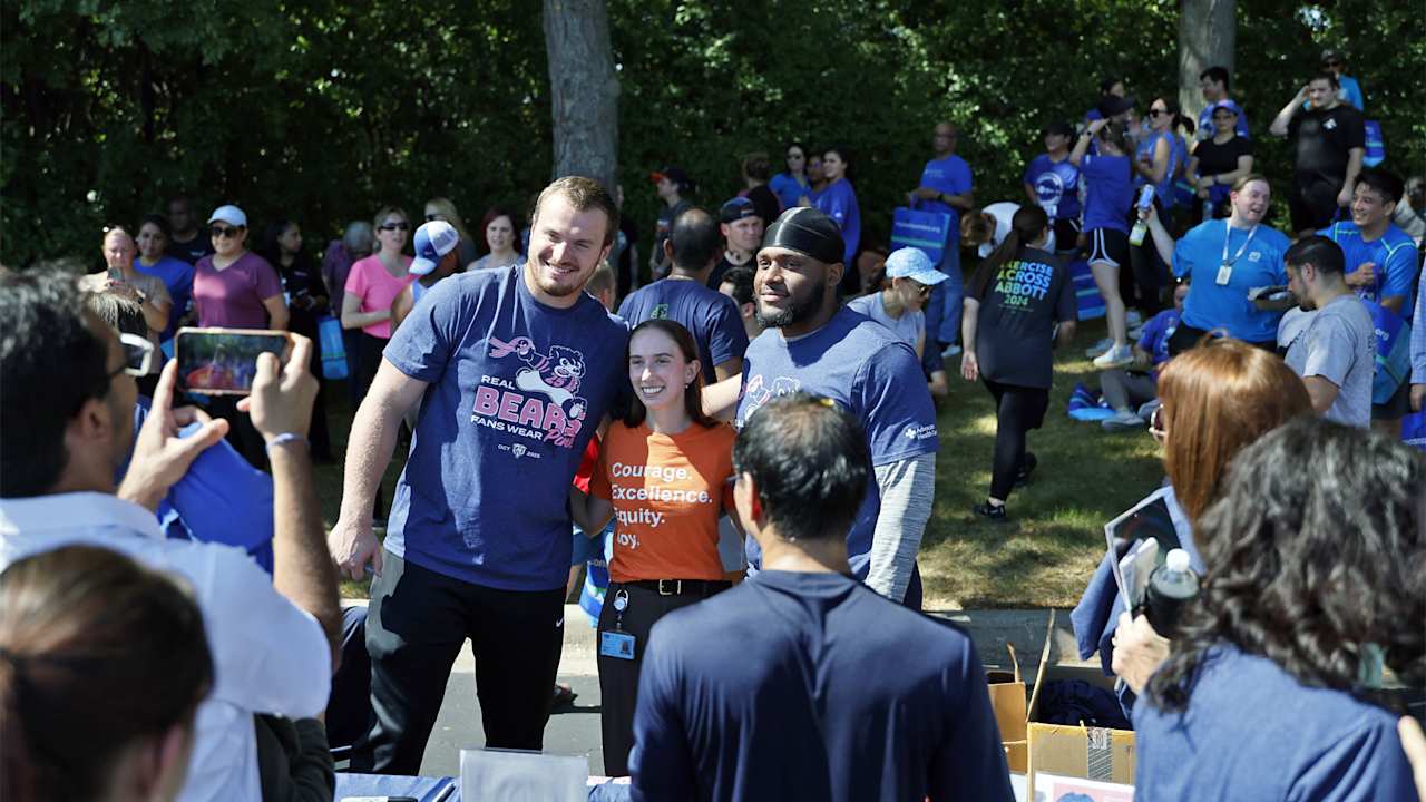 Theo Benedet, Chris Williams kick off Bears' 'Community Tuesdays' at Conway Park 5K