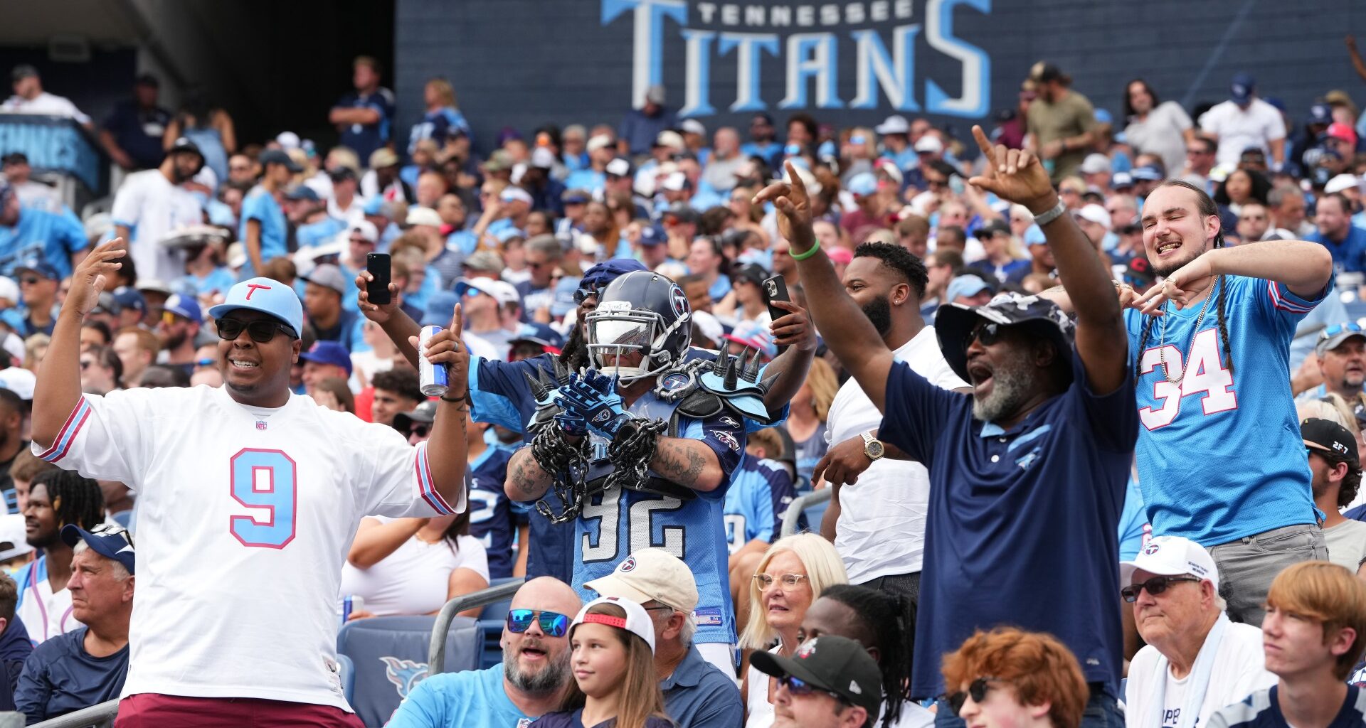 Tennessee Titans fans clear out of stadium early and boo team as they fall to 0-3 - 'nothing but Colts left'