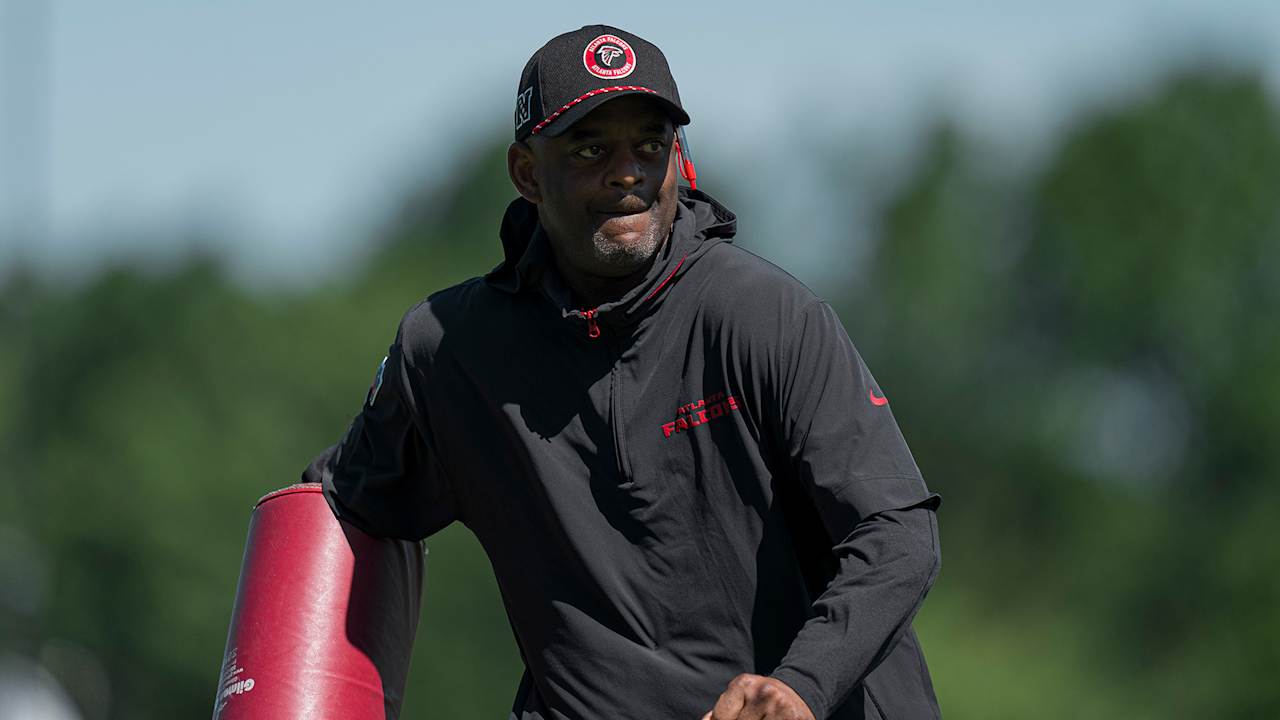 Atlanta Falcons part ways with wide receiver coach Ike Hilliard
