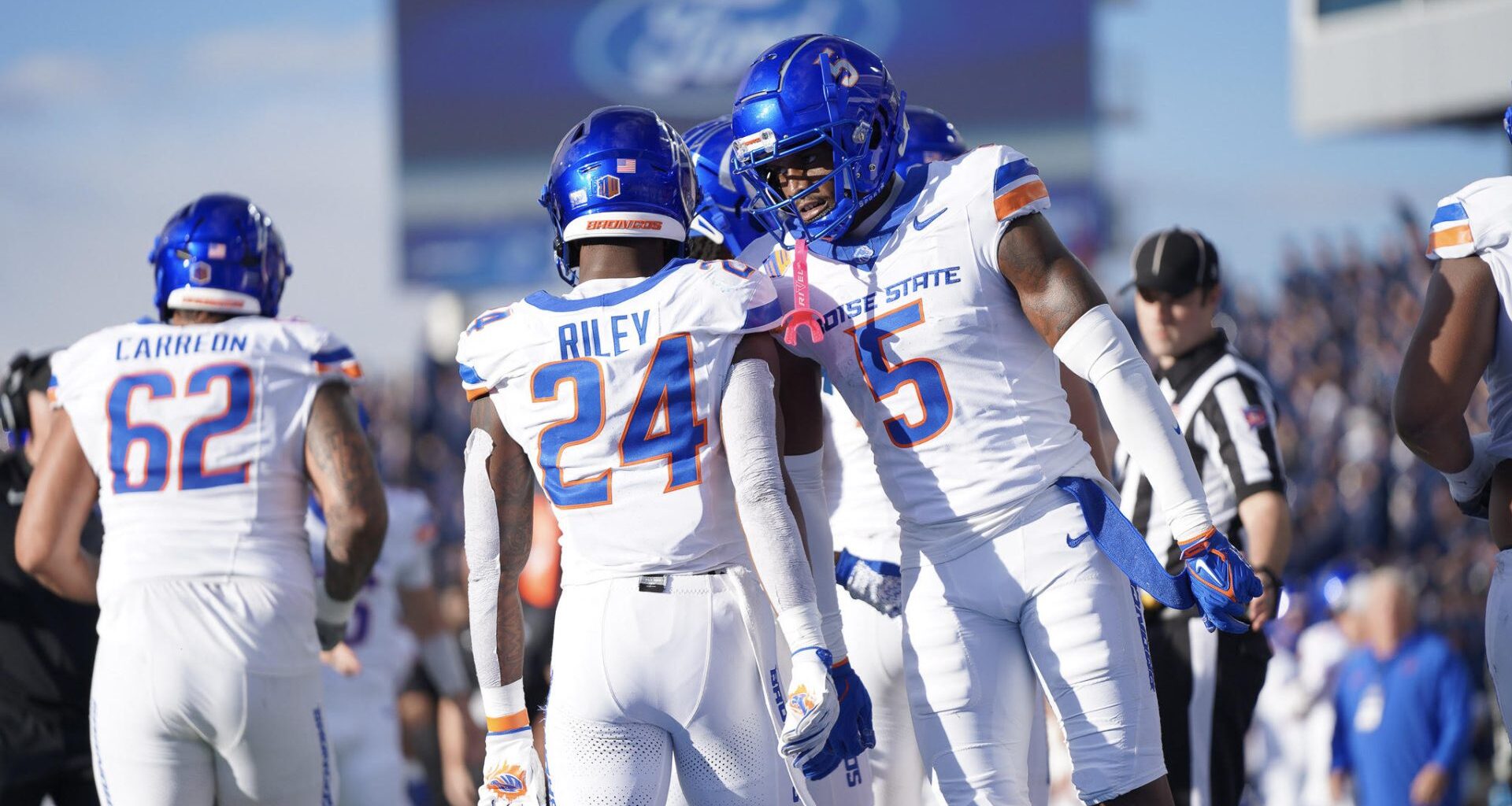 Dylan Riley paves way for the Broncos with career performance as Boise State tops Air Force 49-37 – The Arbiter