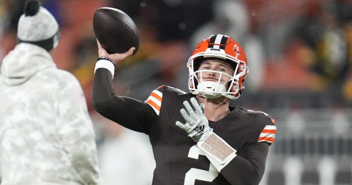 Browns bringing back familiar face in QB room