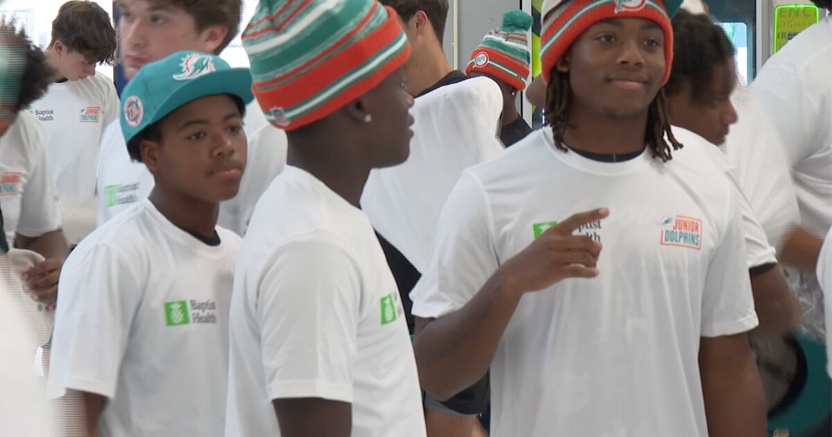 Dolphins donate gear to this local school