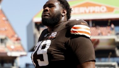 Browns T Dawand Jones questionable to return to game against Packers