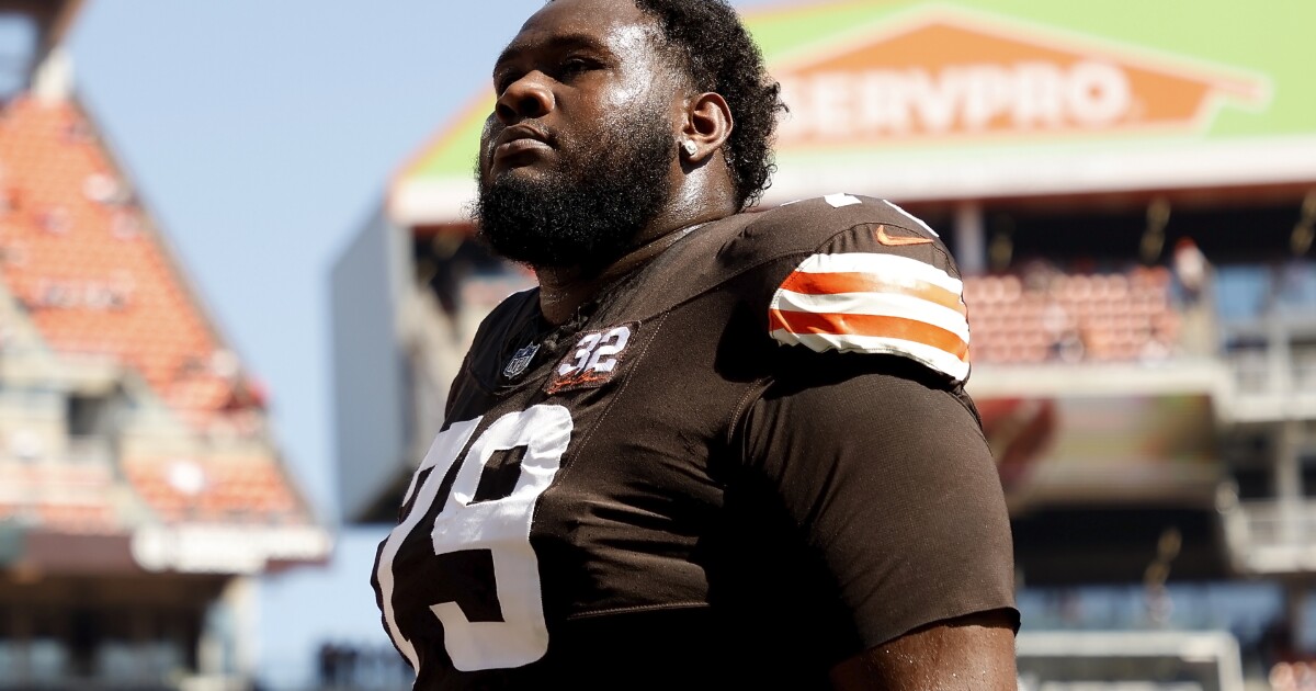 Browns T Dawand Jones questionable to return to game against Packers