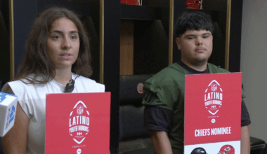 Chiefs RB Pacheco surprises 2 KC-area football players with tickets during tour